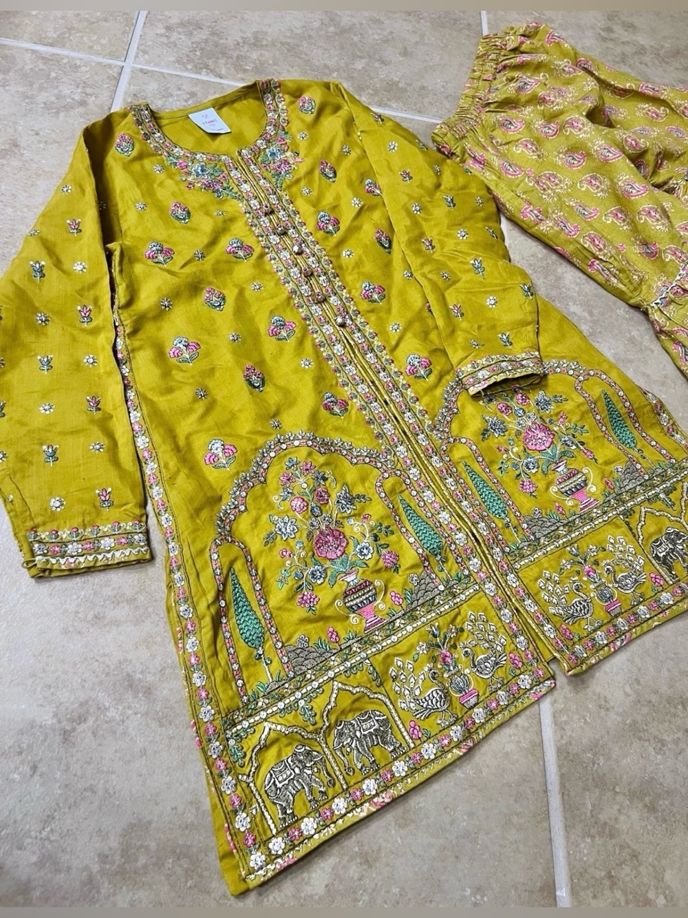 Girls Mustard Embroidered girls dress brand Ethnc size 9/10 - Picture 4 of 7